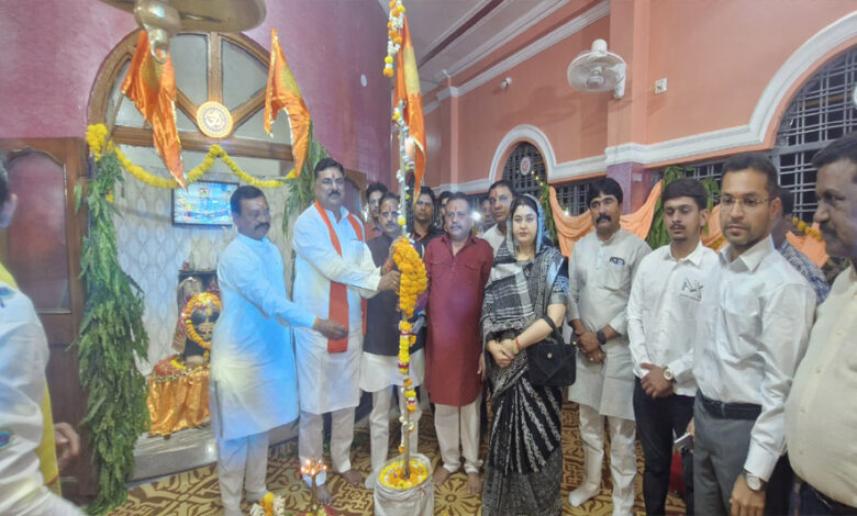 उपमुख्यमंत्री-शुक्ल-ने-विक्रमोत्सव-कार्यक्रम-के-तहत-ब्रह्म-ध्वज-स्थापित-किया