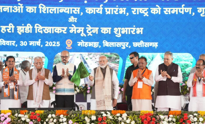 रायपुर-:-प्रधानमंत्री-नरेन्द्र-मोदी-ने-अभनपुर-रायपुर-मेमू-ट्रेन-सेवा-का-हरी-झंडी-दिखाकर-किया-शुभारंभ