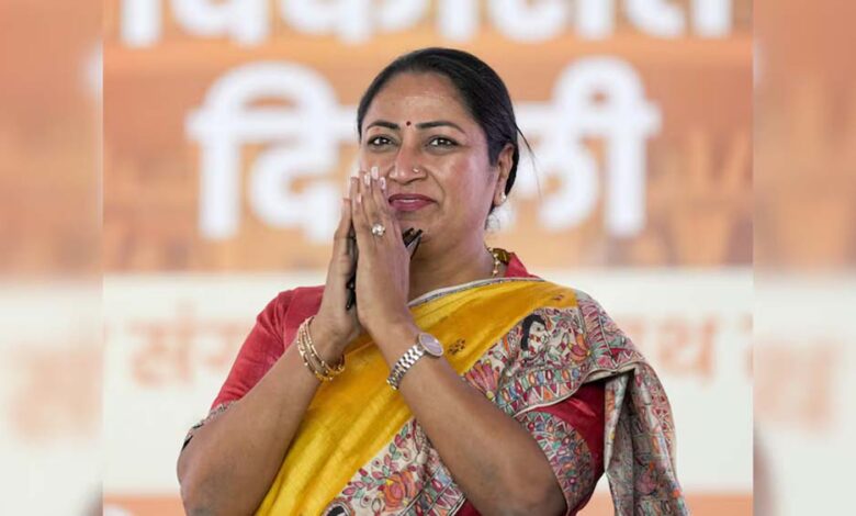 दिल्ली-में-2500-वाली-स्कीम-पर-मुख्यमंत्री-ने-कहा-कि-वह-जल्दबादी-में-‘आप’-सरकार-की-तरह-गलती-नहीं-करना-चाहती