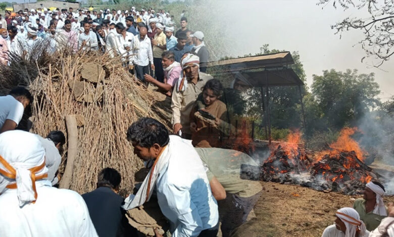 खंडवा-:-कोंडावद-में-एक-साथ-जलीं-8-चिताएं,-कुएं-में-जहरीली-गैस-से-हुई-थी-मौत