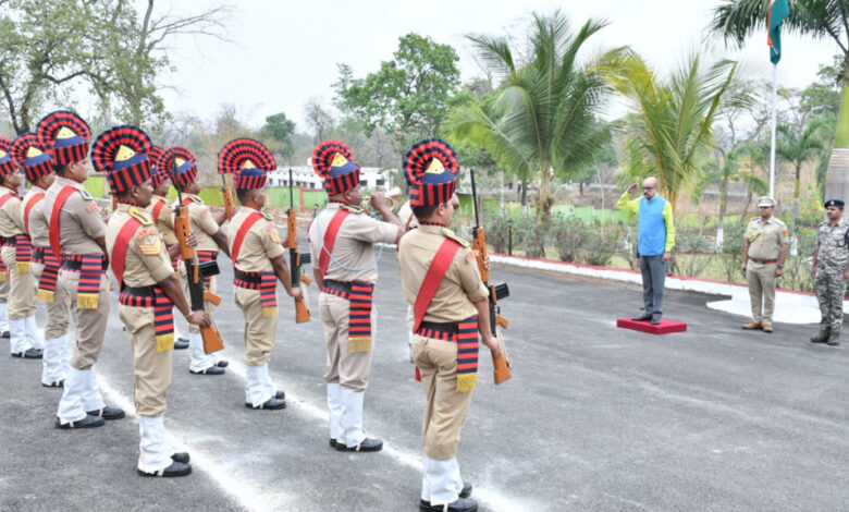 रायपुर-:-राज्यपाल-श्री-रमेन-डेका-पहुंचे-हेलिपैड-सुकमा
