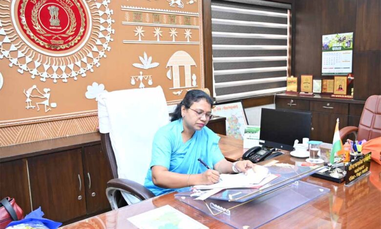 10वीं-एवं-12वीं-बोर्ड-परीक्षा-के-उत्तर-पुस्तिका-मूल्यांकन-केन्द्र-का-कलेक्टर-ने-किया-निरीक्षण