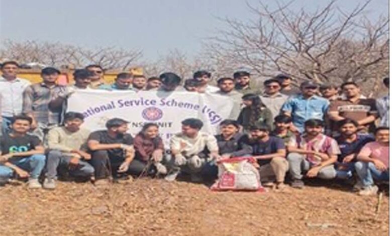 भोपाल-के-कॉलेज-छात्रों-ने-वन-विभाग-और-नगर-निगम-के-साथ-चलाया-स्वच्छता-अभियान