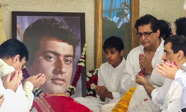 दिवंगत-मनोज-कुमार-की-प्रार्थना-सभा-में-पहुंचे-कई-सितारे