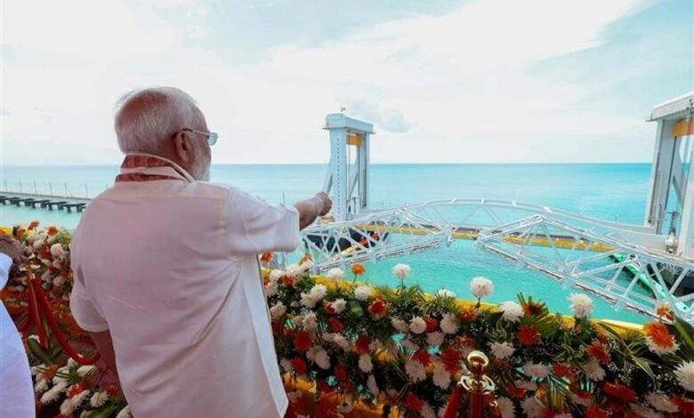 प्रधानमंत्री-ने-रामेश्वरम-पहुंचकर-हाईटेक-नए-पंबन-ब्रिज-का-किया-उद्घाटन,-रामनाथस्वामी-मंदिर-में-की-पूजा-अर्चना