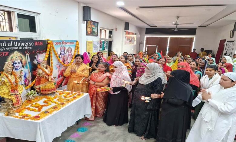रामनवमी-के-पावन-अवसर-पर-मुस्लिम-महिलाओं-ने-न-केवल-प्रभु-श्रीराम-की-आरती-उतारी-बल्कि-प्रेम-का-संदेश-भी-दिया