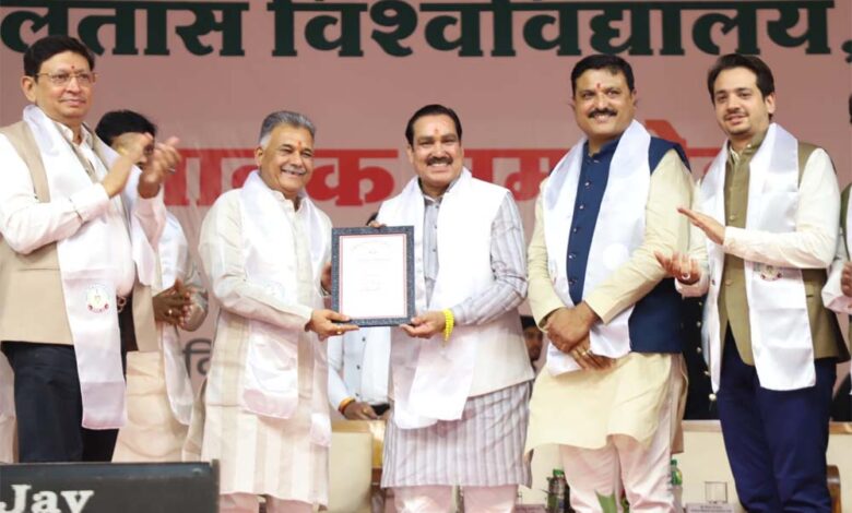 मंत्री-टेटवाल-को-डी-लिट-की-मानद-उपाधि-से-किया-गया-सम्मानित