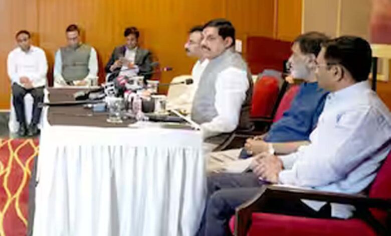 मुख्यमंत्री-ने-कहा-सम्राट-विक्रमादित्य-के-विराट-व्यक्तित्व-को-सबके-सामने-लाने-के-लिए-महानाट्य-की-कल्पना-की-गई