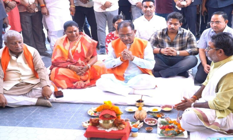 रायपुर-:-मुख्यमंत्री-विष्णु-देव-साय-ने-बगिया-में-72-लाख-की-लागत-से-निर्मित-हेलीपैड-लाउन्ज-का-किया-शुभारंभ