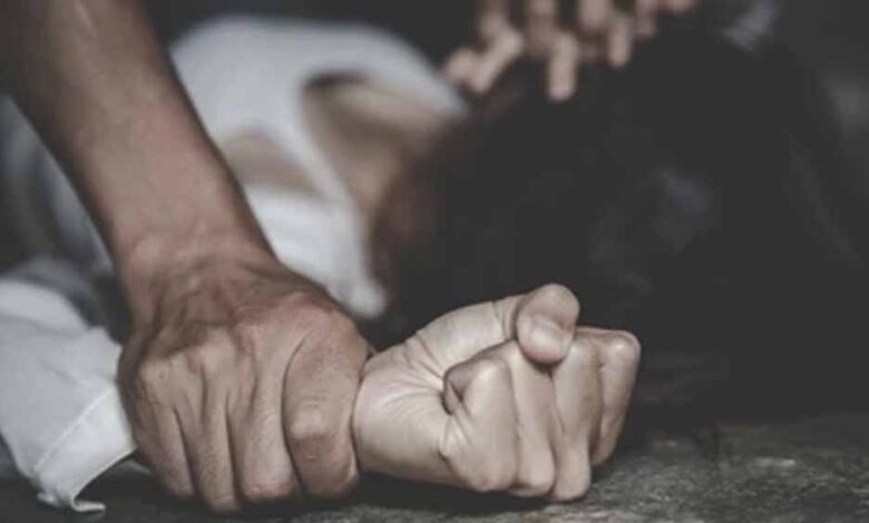 कर्नाटक-:-बेंगलुरु-में-शर्मनाक-घटना-आई-सामने,-छात्रा-से-दुष्कर्म-के-मामले-बैडमिंटर-कोच-अरेस्ट