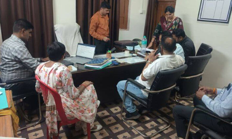 राजगढ़-में-लोकायुक्त-टीम-ने-मत्स्य-महासंघ-के-कर्मचारी-को-एक-लाख-रुपये-की-रिश्वत-लेते-हुए-रंगे-हाथों-पकड़ा