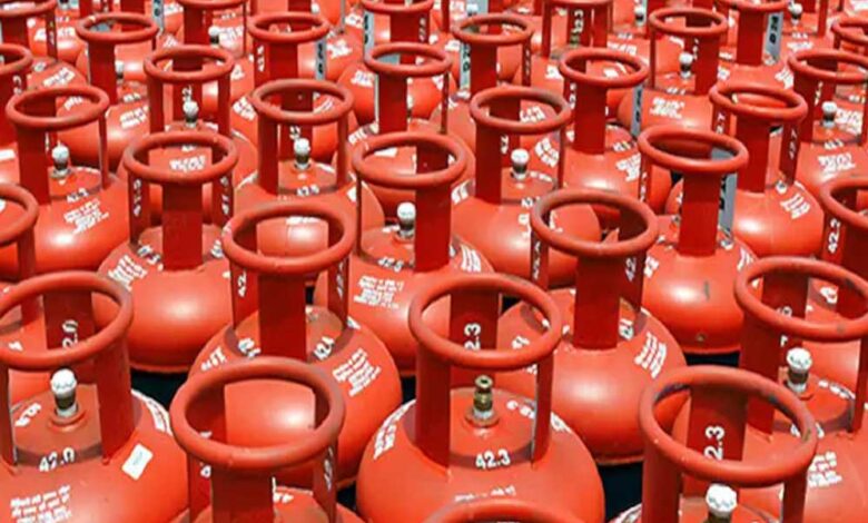 पेट्रोल-डीजल-होंगे-महंगे,-सरकार-ने-बढ़ाई-एक्साइज-ड्यूटी,-lpg-गैस-सिलेंडर-के-दाम-में-50-रुपये-की-बढ़ोतरी
