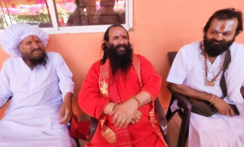 महंत-रविंद्र-पुरी-महाराज-ने-हिन्दू-समाज-से-अपील-कि-वे-चार-बच्चे-पैदा-करें-और-उनमें-से-एक-को-संत-बनने-के-लिए-प्रेरित-करें