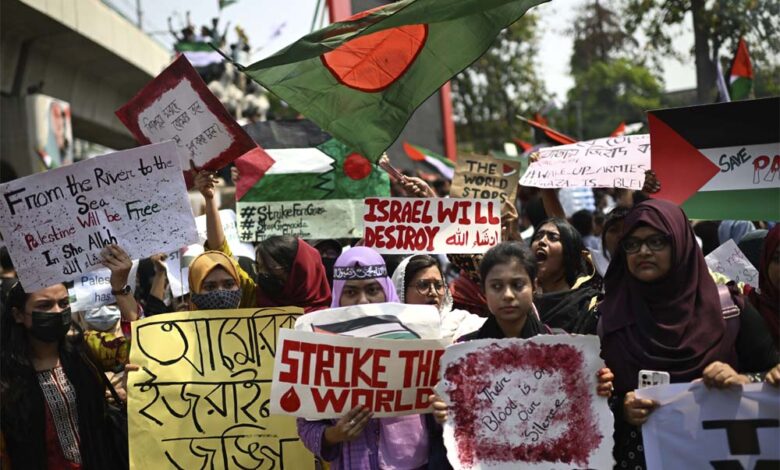 बांग्लादेश-की-राजधानी-ढाका-समेत-विभिन्न-शहरों-में-गाजा-के-समर्थन-में-विरोध-प्रदर्शन,-मचाया-तांडव