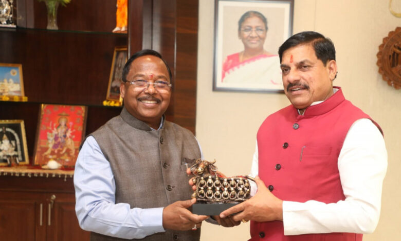 रायपुर-:-आदिम-जाति-विकास-मंत्री-श्री-रामविचार-नेताम-ने-मध्यप्रदेश-के-मुख्यमंत्री-डॉ.-मोहन-यादव-से-की-मुलाकात