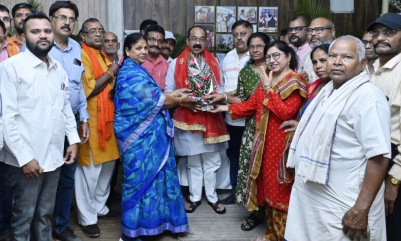 रायपुर-:-अधिकारियों-कर्मचारियों-को-वर्षों-से-लंबित-ग्रेच्युटी-राशि-का-भुगतान