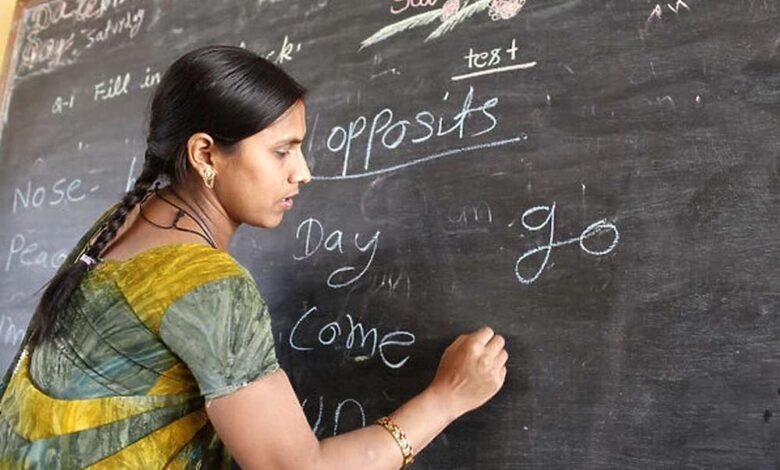 स्कूल-प्रिंसिपल-की-महिला-शिक्षिका-पर-बुरी-नजर,-आठ-महीने-की-नौकरी-में-कई-बार-की-अश्लील-हरकत