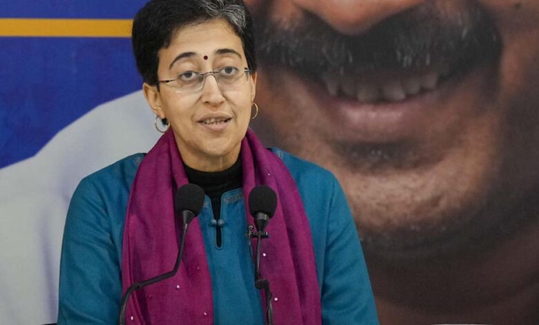 आतिशी-ने-एक-गंभीर-आरोप-लगाते-हुए-कहा-दिल्ली-में-बढ़-रही-बिजली-कटौती-समस्या