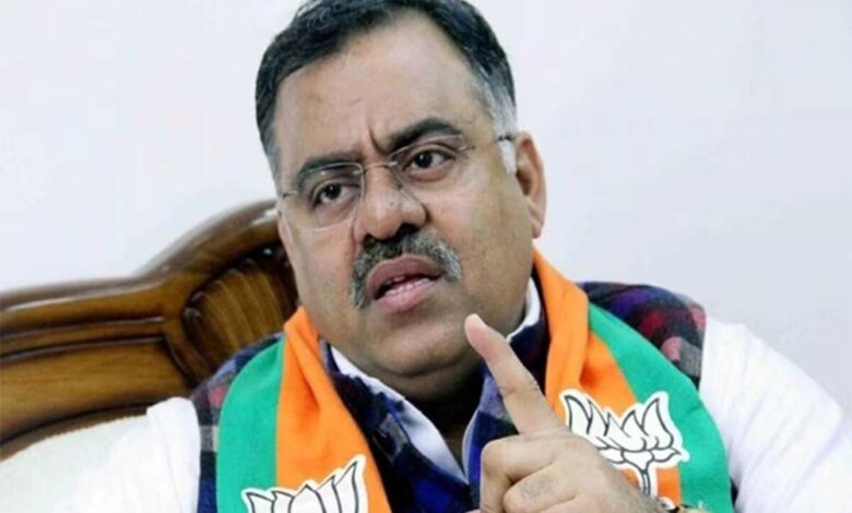 वक्फ-संशोधन-विधेयक-संसद-से-पारित-होने-के-बाद-अब-कानून-भी-बन-चुका,-इसके-बावजूद-विपक्ष-का-विरोध-जारी