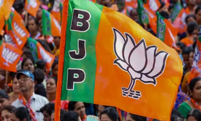 ममता-बनर्जी-के-‘वक्फ-कानून’-को-लागू-नहीं-करने-के-ऐलान-पर-भड़की-भाजपा,-कहा-वोट-बैंक-की-राजनीति-कर-रही
