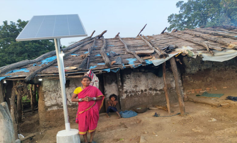 रायपुर-:-सौर-ऊर्जा-से-रोशन-हुए-25-बैगा-परिवारों-के-आशियाने
