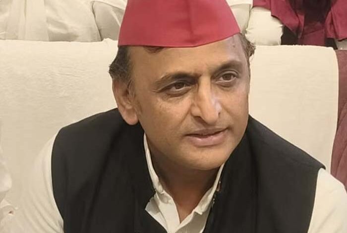 अलीगढ़-पहुंचे-सपा-प्रमुख-अखिलेश-यादव-ने-भाजपा-पर-बड़ा-हमला-बोला,-लोकतंत्र-और-संविधान-का-बेड़ा-गर्क-कर-रही