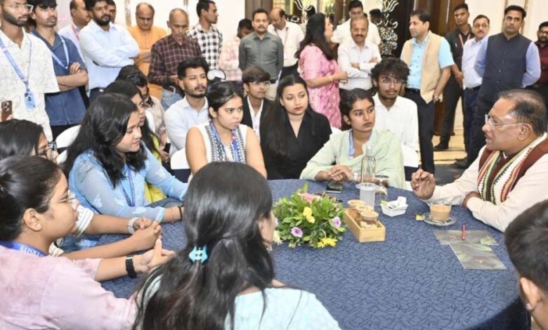 रायपुर-:-मुख्यमंत्री-विष्णु-देव-साय-ने-युवाओं-के-साथ-किया-आत्मीय-संवाद