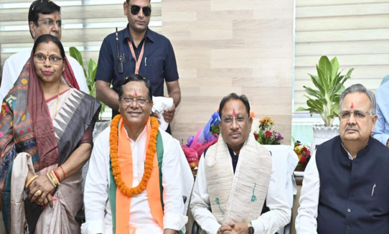 रायपुर-:-मुख्यमंत्री-विष्णु-देव-साय-छत्तीसगढ़-राज्य-वन-विकास-निगम-के-अध्यक्ष-रामसेवक-पैकरा-के-पदभार-ग्रहण-समारोह-में-हुए-शामिल