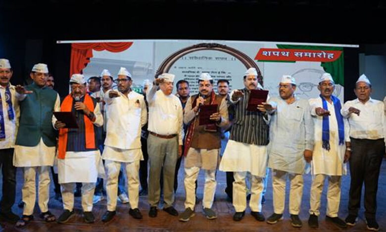 मुख्यमंत्री-डॉ.-यादव-ने-प्रोफेसर्स-और-छात्रों-को-भारतीय-संविधान-में-आस्था-रखने-की-शपथ-दिलायी