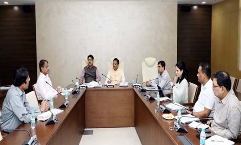 उप-स्वास्थ्य-केंद्रों-और-सामुदायिक-स्वास्थ्य-केंद्रों-में-टेलीमेडिसिन-सेवाओं-का-किया-जाए-प्रभावी-उपयोग:-उप-मुख्यमंत्री-शुक्ल