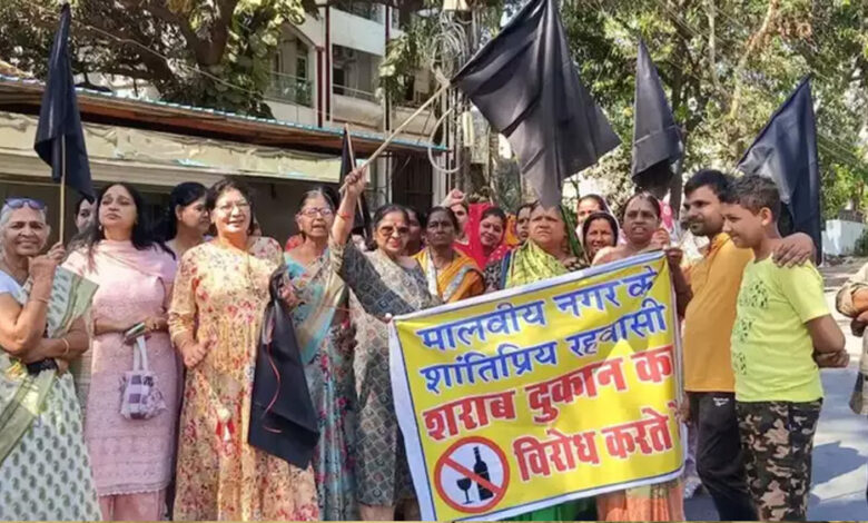 भोपाल-में-शराब-की-दुकान-को-लेकर-हंगामा,-दुकान-के-विरोध-में-सड़क-पर-उतरे-रहवासी