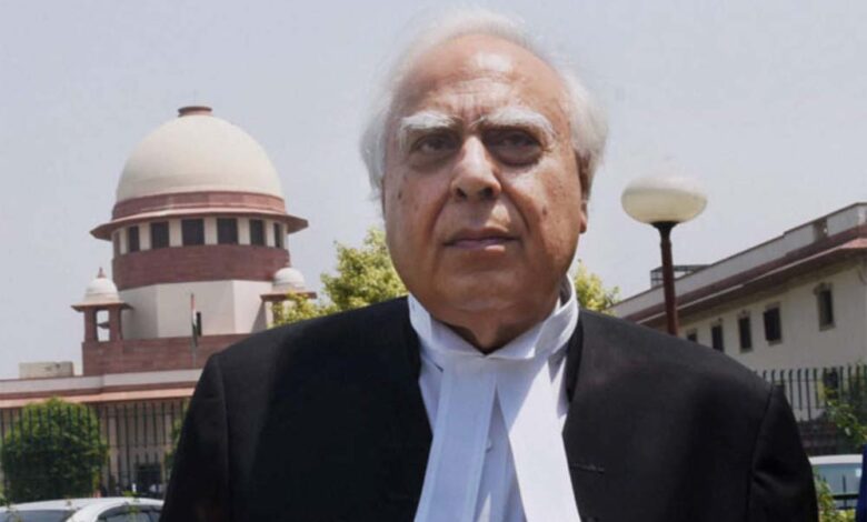 वक्फ-के-खिलाफ-मुस्लिम-पक्ष-की-ओर-से-दलीलें-देते-हुए-कपिल-सिब्बल-ने-उठए-सवाल-तो-जज-ने-कहा-आपकी-दिक्कत-क्या-है
