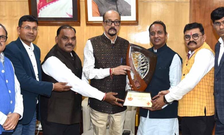 रेडक्रॉस-की-भूमिका-अधिक-सशक्त-और-प्रभावी-बनाने-के-लिए-कार्य-करें-:-डेका