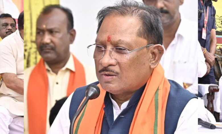मुख्यमंत्री-विष्णु-देव-साय-ने-स्वतंत्रता-संग्राम-सेनानी-मधुसूदन-दास-की-प्रतिमा-पर-किया-माल्यार्पण