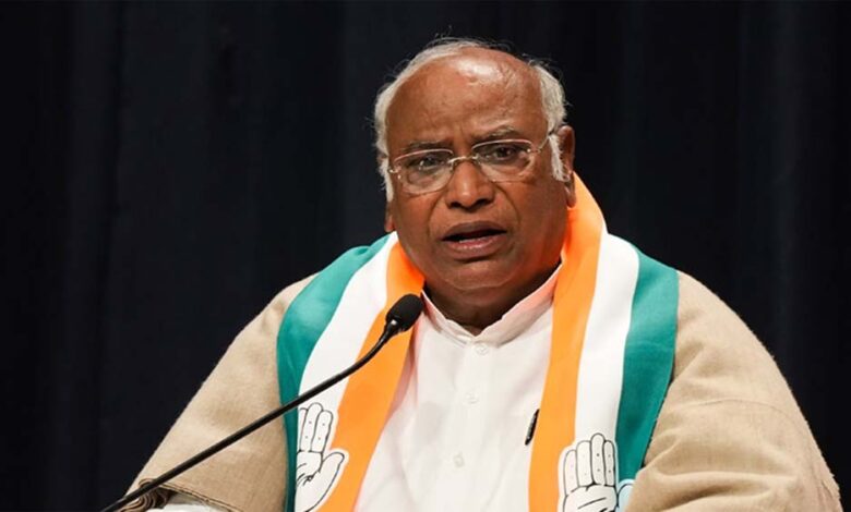 मल्लिकार्जुन-खरगे-ने-कहा-जाति-जनगणना-पर-मंथन,-कर्नाटक-कैबिनेट-में-होगी-रिपोर्ट-पर-चर्चा