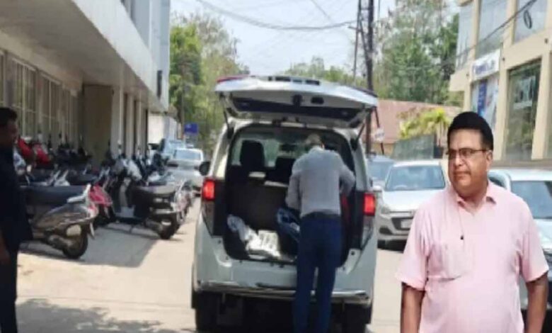 पूर्व-ias-अनिल-टुटेजा-के-घर-cbi-का-छापा,-शराब-घोटाला-मामले-में-हो-रही-जांच,-6-से-ज्यादा-अधिकारी-मौजूद