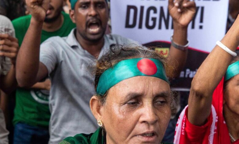 बांग्लादेश-में-हिंदू-प्रिंसिपल-को-कथित-तौर-पर-बंधक-बनाया,-झूठे-आरोप-लगाकार-इस्तीफा-देने-पर-किया-मजबूर
