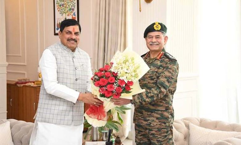 मुख्यमंत्री-डॉ.-यादव-से-थल-सेना-प्रमुख-जनरल-उपेंद्र-द्विवेदी-ने-की-सौजन्य-भेंट