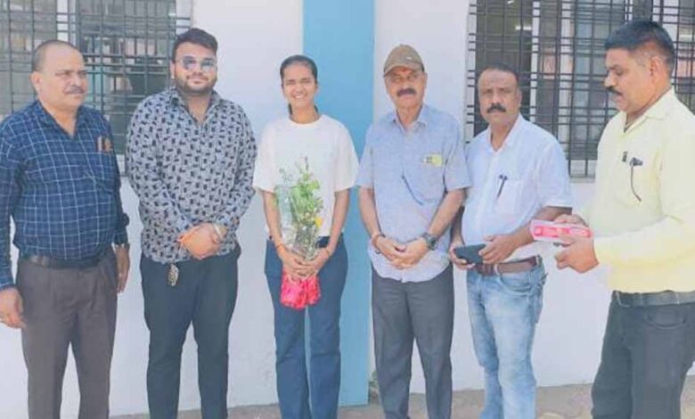 इंडिया-टीम-में-चैन-होने-पर-अधिमान्य-पत्रकार-नेतृत्व-समिति-मंडला-ने-दी-बधाई