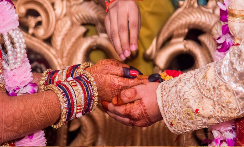 अशोकनगर-में-35-के-शिक्षक-ने-स्कूल-की-छात्रा-से-रचा-ली-शादी,-‘प्रियंका-और-निक’-वाला-कनेक्शन,-परिवार-को-ऐसे-पता-चला