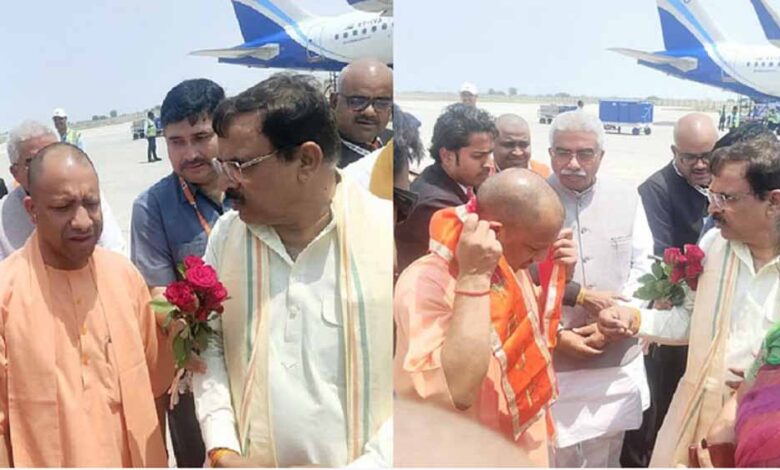 कानपुर-पहुंचे-मुख्यमंत्री-योगी-प्रधानमंत्री-के-प्रस्तावित-कार्यक्रम-की-तैयारियों-का-लिया-जायजा