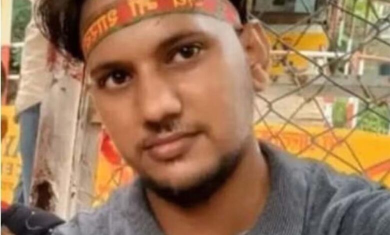 औरैया-के-रहने-वाले-इंजीनियर-मोहित-कुमार-ने-पत्नी-पर-प्रताड़ना-के-आरोप-लगा-इटावा-के-होटल-में-दी-फांसी-लगाकर-जान