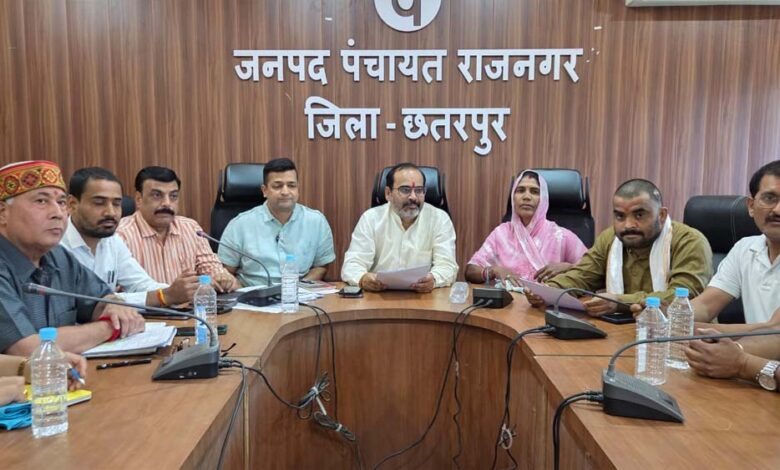 जनपद-पंचायत-सभागार-में-जल-गंगा-अभियान-को-लेकर-आयोजित-हुई-बैठक
