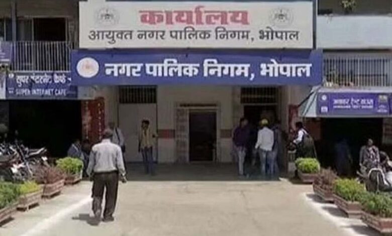 बीएमसी-में-चल-रहे-स्वच्छ-सर्वेक्षण-में-अपनी-रैंकिंग-में-सुधार-करने-का-दावा-कर-है,-97%-राशि-का-नहीं-किया-उपयोग