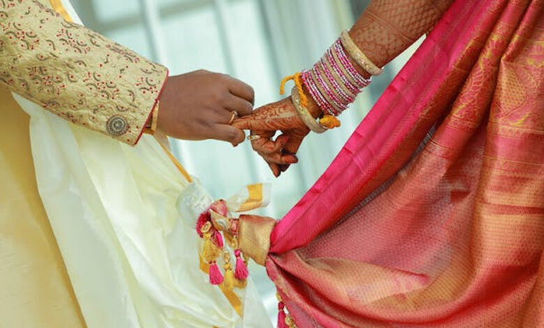 बेटे-का-निधन-नहीं-हुआ-तो-ससुर-ने-बहू-की-कराई-शादी,-कन्यादान-कर-1-साल-की-पोती-के-साथ-किया-विदा