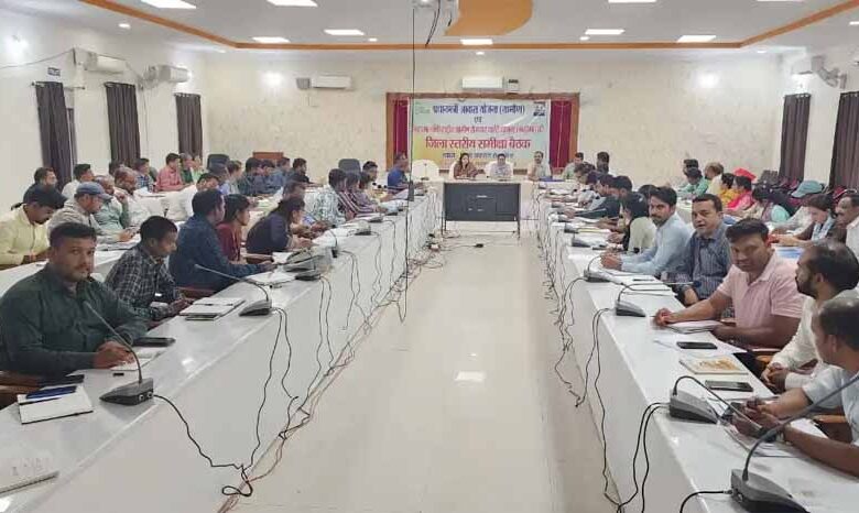 मनरेगा-के-संयुक्त-आयुक्त-ने-ली-पीएम-आवास-योजना-ग्रामीण-एवं-मनरेगा-कार्यों-की-समीक्षा-बैठक