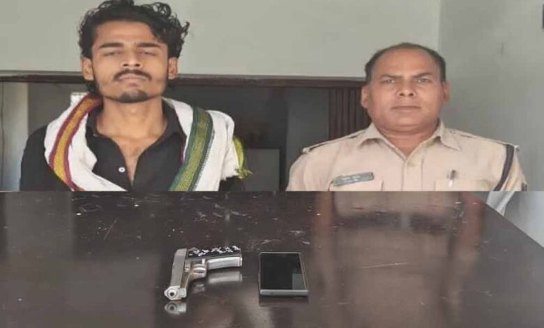 देसी-पिस्टल-के-साथ-रेलवे-स्टेशन-परिसर-में-युवक-गिरफ्तार