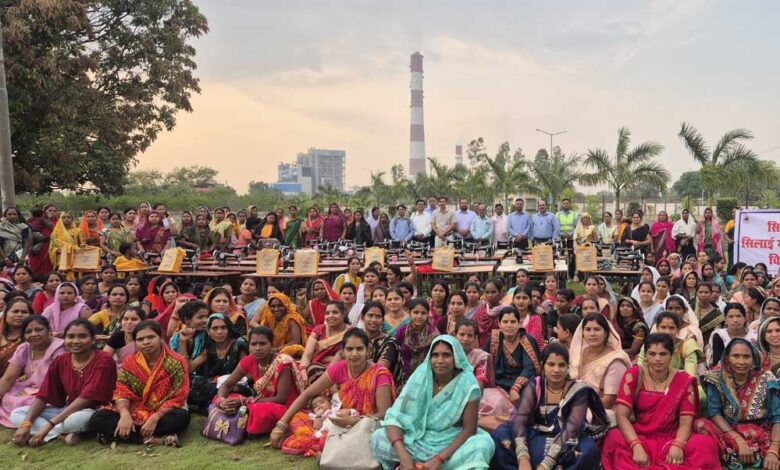 स्थानीय-महिलाओं-को-आत्मनिर्भर-बनाने-हेतु-हिंदुस्तान-पावर-का-कदम-–-200-सिलाई-मशीनों-का-निःशुल्क-वितरण