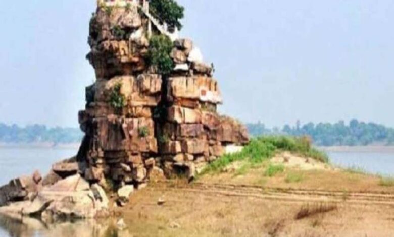 प्रयागराज-के-प्राचीन-पर्यटन-स्थल-सुजावन-देव-मंदिर-के-पास-यमुना-नदी-तट-पर-पक्के-घाट-का-निर्माण-कार्य-शुरू