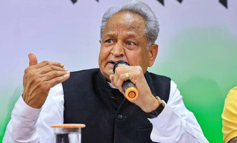 गांधी-परिवार-के-खिलाफ-षड्यंत्र-रच-रही-केंद्र-सरकार:-अशोक-गहलोत